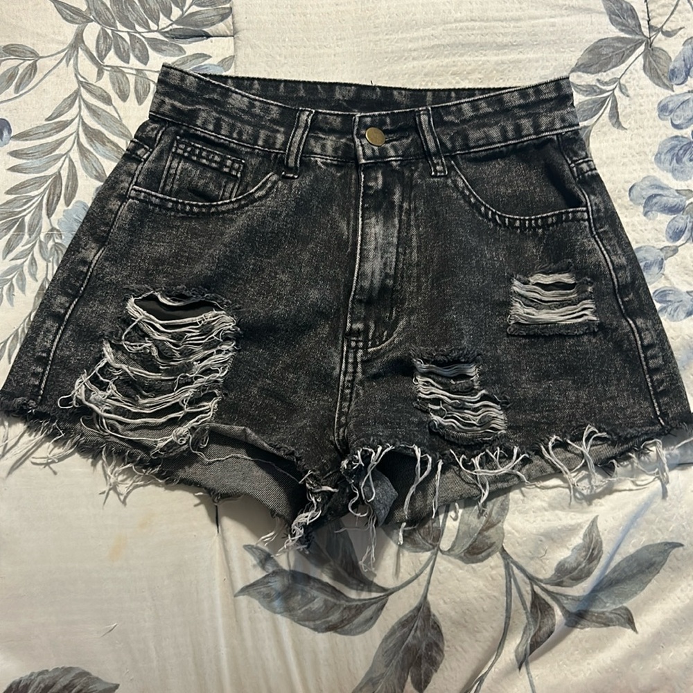 Distressed high waisted shorts